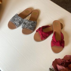 2 pairs of slide sandals